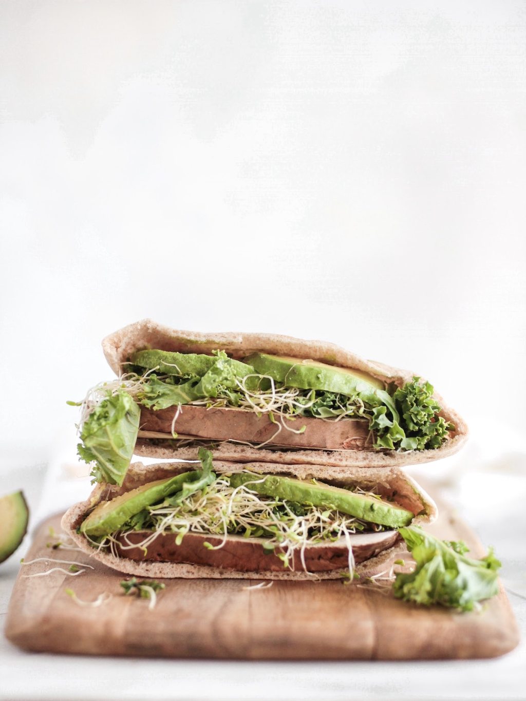 Green Lunch Sandwiches with Avo and Sprouts